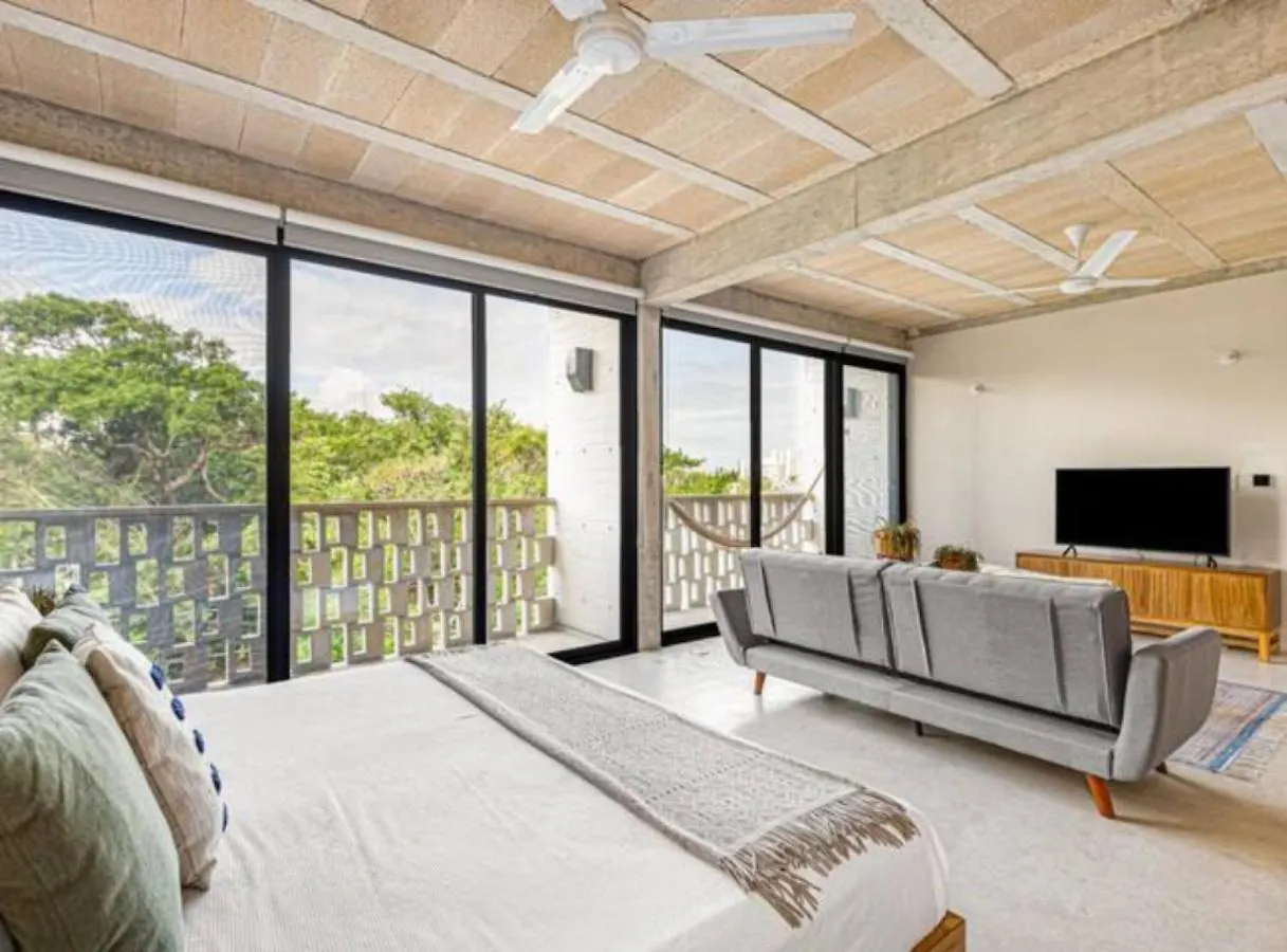 Spacious Large Loft With Pool contacts